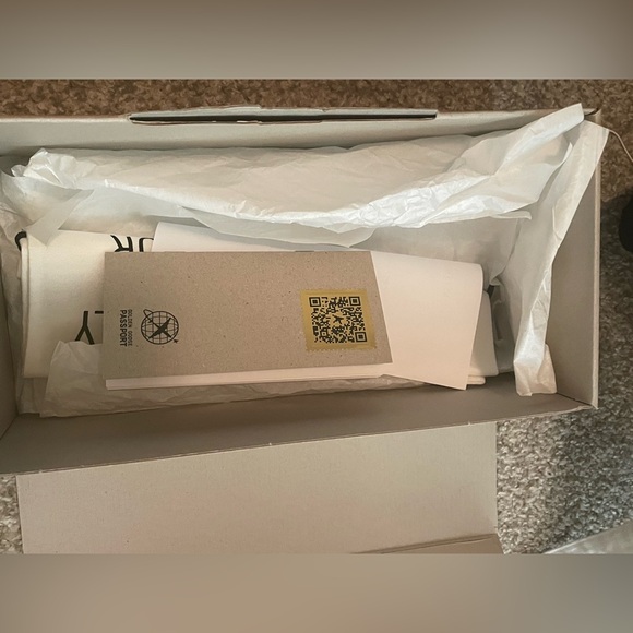 Golden Goose Sz 41 Superstars - Picture 5 of 6